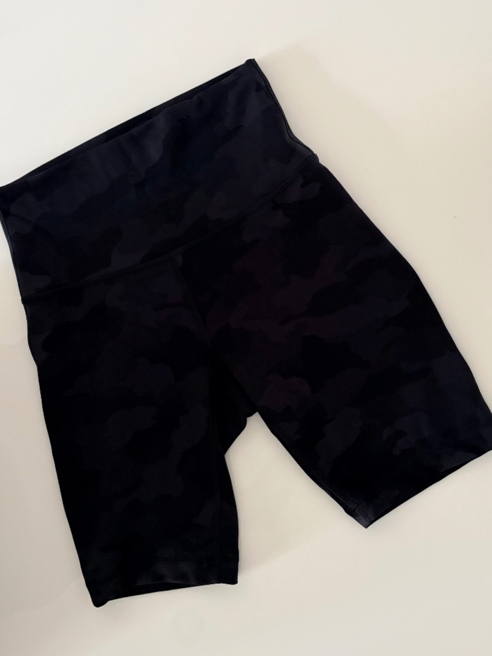 Lululemon Wunder Train 8” Camo Shorts Size 4